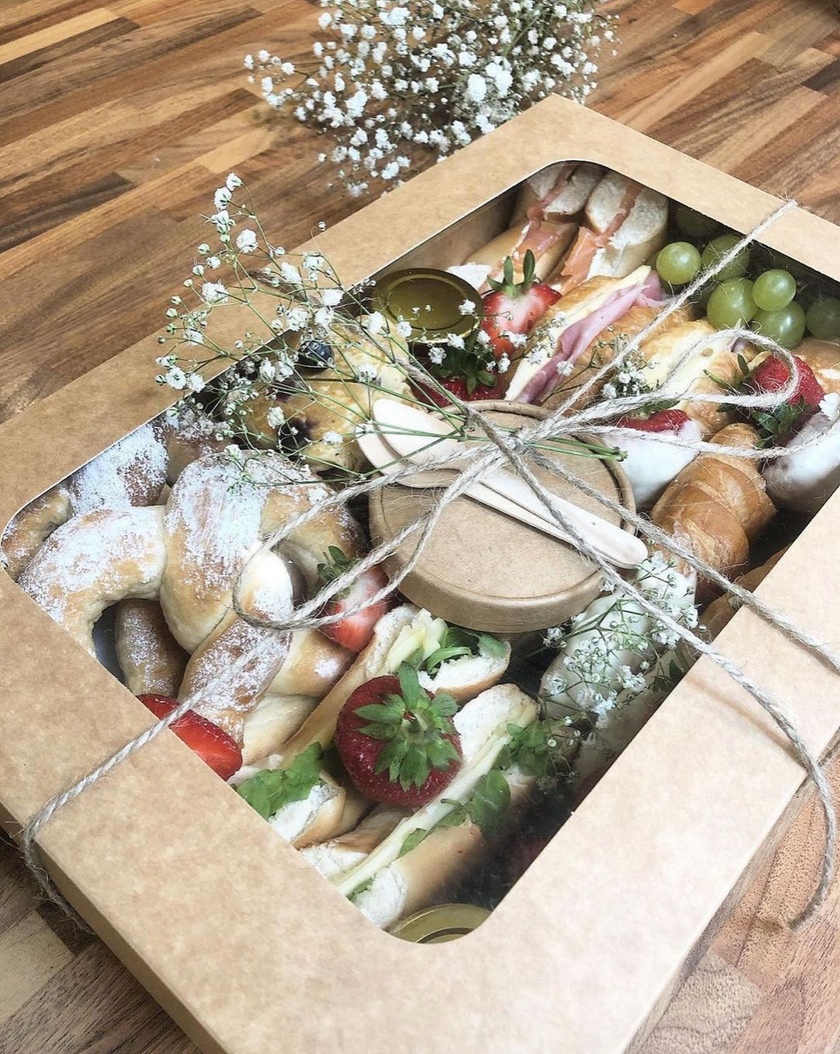 Platter Box Platter Box with Window 38.5x26x8.5cm | Professional Catering Box | Di ...