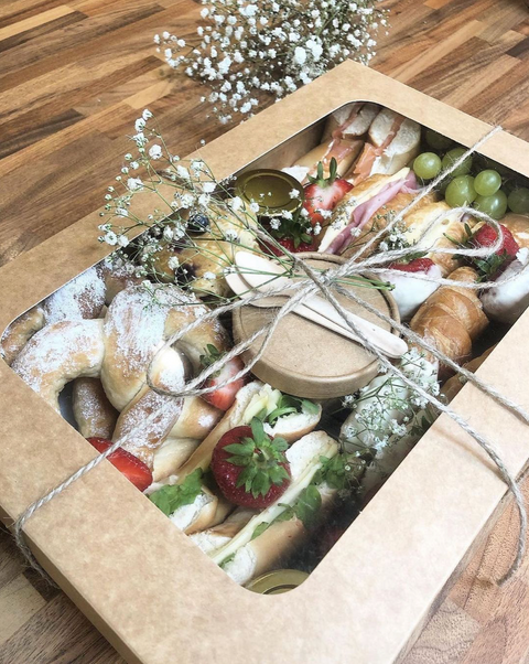 Premium Cardboard Large Tuck-Top Platter Box With Window (38.5 x 26 x 8.5cm) - Canape King